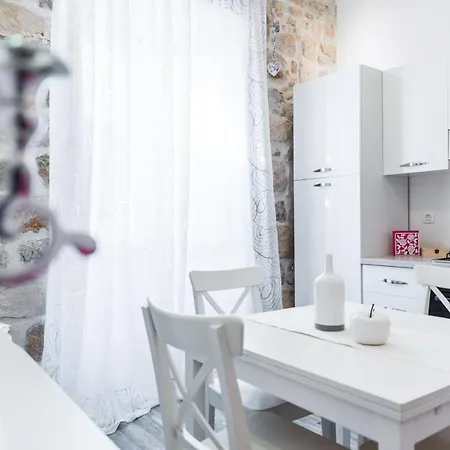 Luxury Rose Apartment
