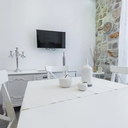 Luxury Rose Apartment