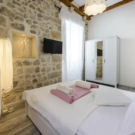 Luxury Rose Apartment *